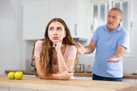 Pamatęs dukros vaikiną, tėvas liepė jam tuoj pat persirengti: „Ar buvau neteisus?“