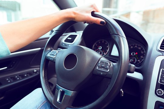 Kodėl negalima pasukti vairo iki galo: apie tai žino tik nedaug vairuotojų