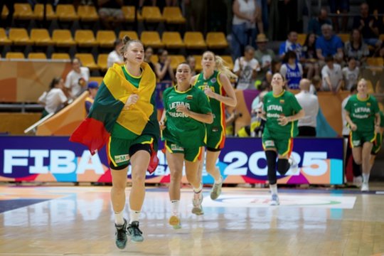 Lietuvos krepšinio metai: moterų rinktinės renesansas ir pergalė prieš Europos čempiones