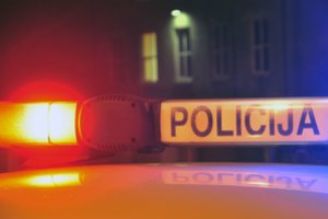Panevėžyje policija sulaikė naktį slampinėjusius nepilnamečius – pas juos rasta kvaišalų