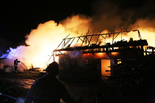 Ilgasis šventinis savaitgalis ne visiems buvo šventiškas – kilo 93 gaisrai