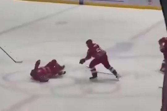 Internete plinta A. Lukašenkos tėškimasis ant ledo: „Krito kaip bulvių maišas“