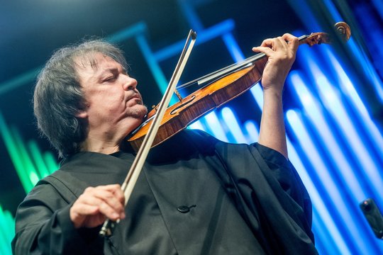 Filharmonijoje – žėrintis Lietuvos kamerinio orkestro ir Sergejaus Krylovo koncertas