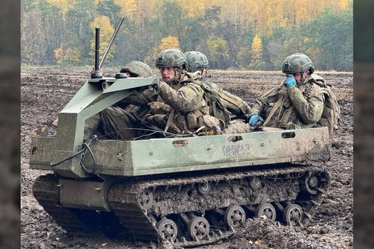 Rusai testuoja naują „pasirinktinai pilotuojamą bepilotę“ karinę platformą