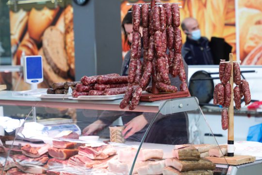 Prekeiviai nusprendė nebesitaikstyti su naujomis užgaidomis – vienas po kito palieka darbą: „Labiau apsimoka nedirbti“