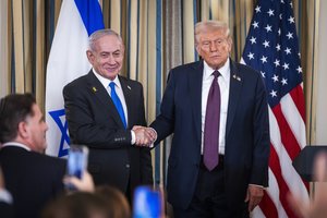 D. Trumpas po susitikimo su B. Netanyahu pagrasino Iranui ir „Hamas“