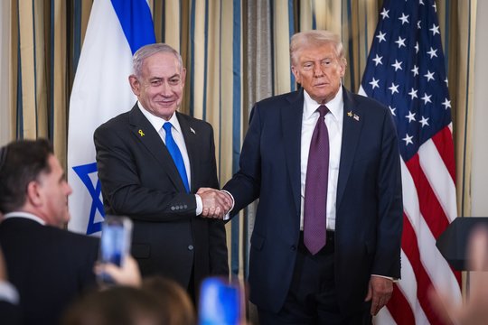 D. Trumpas po susitikimo su B. Netanyahu pagrasino Iranui ir „Hamas“