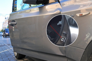 Beveik niekada nenaudojamas: kam skirtas kabliukas ant automobilio durelių