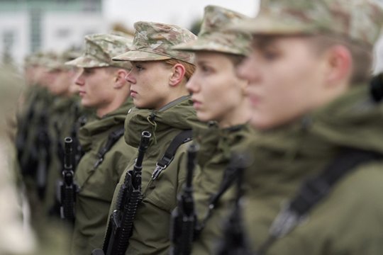 Privalomoji pradinė karo tarnyba su didžiausiomis naudomis: prašymus dar galima teikti iki sausio 7 d.