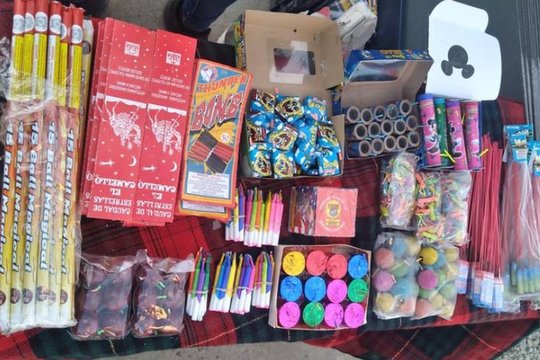 Pareigūnai tikrina pirotechnikos priemonių laikymo ir pardavimo vietas