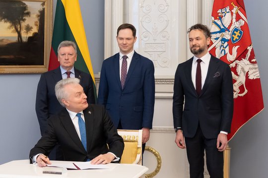 Prezidentas pasirašė konstitucinį įstatymą dėl naujų ilgalaikių galimybių savivaldybėms investuoti