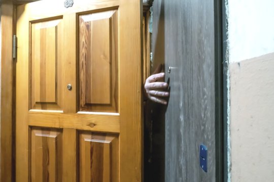 Išskirtinis incidentas: nemokšos meistrai pusei dienos įkalino kaimyną