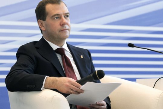 D. Medvedevas pažėrė grasinimų V. Zelenskiui: „Giltinė dažnai alsuoja šiam niekšui į nugarą“