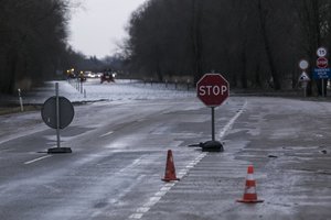 Naktį pajūrio keliais gabeno įspūdingą krovinį: keli bandymai jį užkelti ant vilkikų baigėsi nesėkme