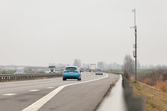Automagistralėje pastebėjus tokį įrenginį ragina nenustebti: kokius duomenis jis renka