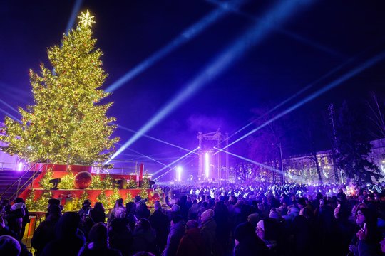 Lietuva įžengė į 2026-uosius: dalyje miestų fejerverkus pakeitė lazerių šou