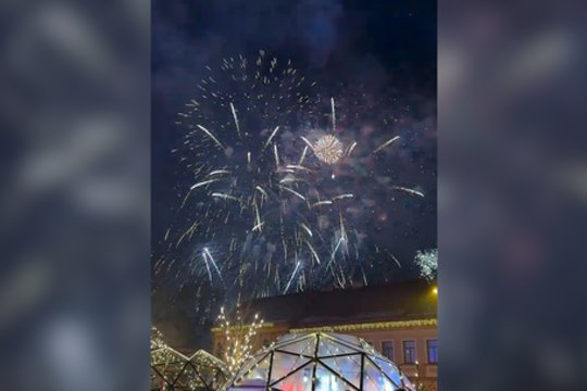 Kaunas nepabūgo šalčio: Naujuosius pasitiko triukšmingai ir su fejerverkais