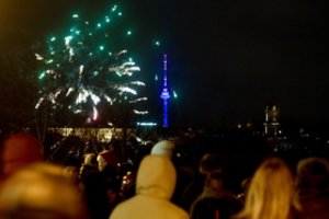 Valandą iki vidurnakčio per Naujuosius šovę fejerverkai sukėlė pykčio bangą: „Tai – ne atsitiktinumas“