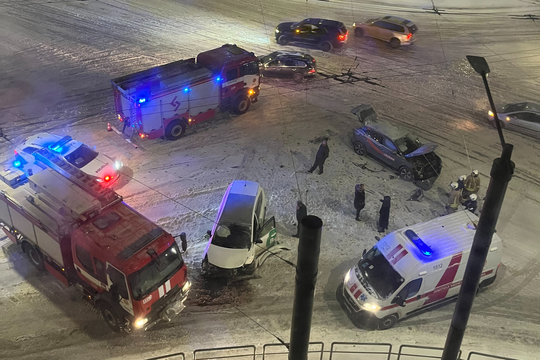 Kauno gatves užklojus sniegui – smarki avarija „Aklųjų“ sankryžoje