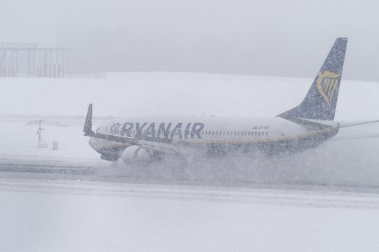 Iškritęs sniegas Lietuvoje paveikė skrydžius: pranešama apie vėluojančius lėktuvus