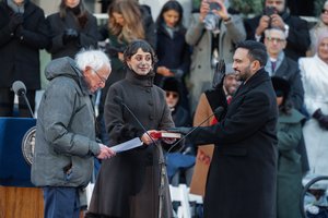 Pradėdamas eiti pareigas, Niujorko meras Zohranas Mamdani pažadėjo kairiųjų sėkmę