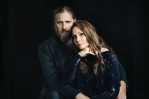 A.Smilgevičiūtė ir „Skylė“ kvies uždegti Sausio 13-osios „Mūsų širdžių laužus“: scenoje – naujas muzikinis epas