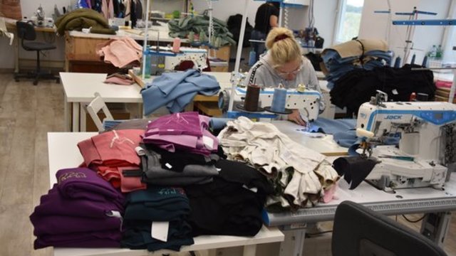 Lengvoji pramonė išgyvena nelengvą metą: siuvyklas žudo ne tik pigus darbas