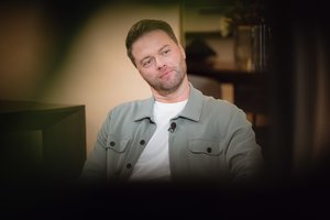 Sudėtingas skyrybas išgyvenęs Ignas Krupavičius atvėrė sukrečiančią tikrovę: benamiu tapęs tėvas ir trapi laisvė