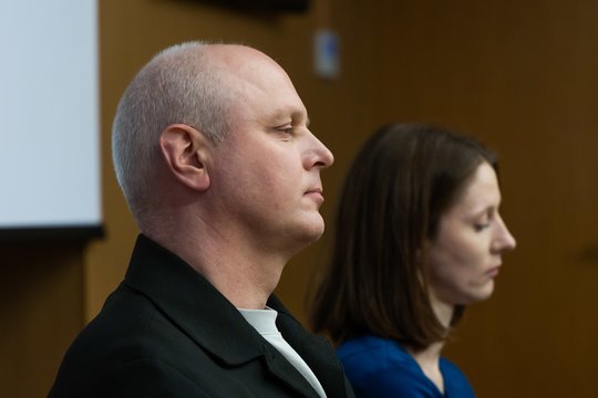 Į darbo grupės posėdį atvykę žurnalistų atstovai valdantiesiems pateikė ultimatumą ir paliko salę