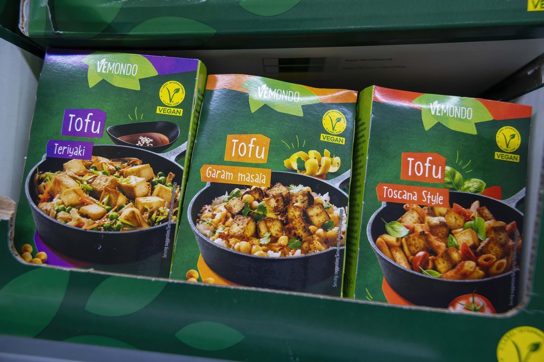 „Lidl“ kviečia atrasti augalinę mitybą: startuoja jau tradiciniu tapęs „Augalausis“, lentynose – dar daugiau augalinės kilmės produktų