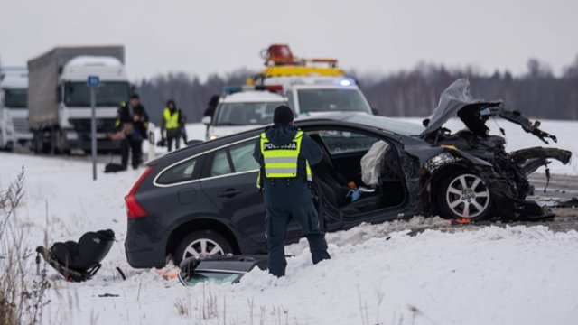 Užfiksavo nelaimės vietą Kaišiadorių r.: susidūrus dviem automobiliams žuvo du vaikai