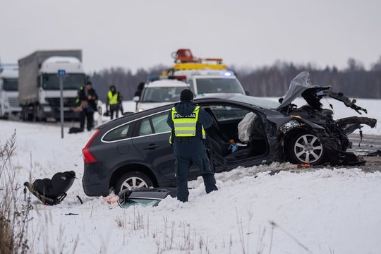 Užfiksavo nelaimės vietą Kaišiadorių r.: susidūrus dviem automobiliams žuvo du vaikai