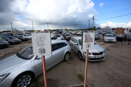 Apie šią problemą kalba nenoriai, bet ji egzistuoja: štai ko griebiasi teises vairuoti praradę kelių ereliai