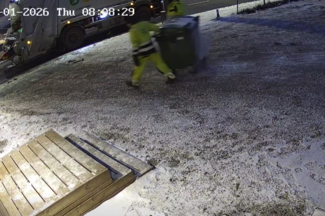 Kaune užfiksavo netikėtą vaizdą: šiukšlininkų elgesys Naujųjų rytą paliko be žado