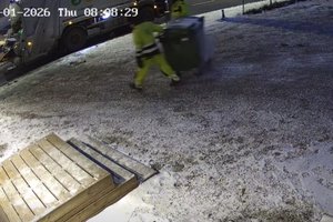 Kaune užfiksavo netikėtą vaizdą: šiukšlininkų elgesys Naujųjų rytą paliko be žado