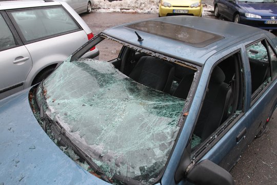 Išpuolis kaime prie Kazlų Rūdos – vandalas nusiaubė gyvenamąjį namą ir automobilį