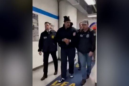 Plinta naujausi N. Maduro kadrai: suimtas prezidentas atvežtas į Niujorką