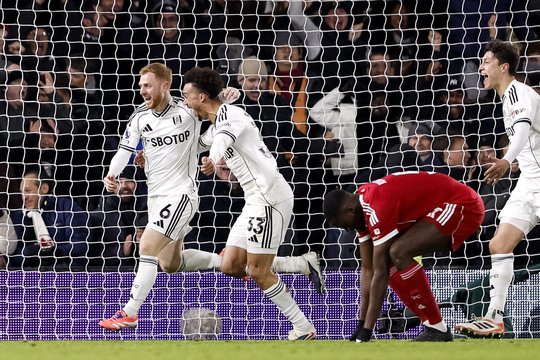 „Geresnio jis nebeįmuš“: įspūdingas įvartis paskutinę sekundę lėmė „Liverpool“ lygiąsias