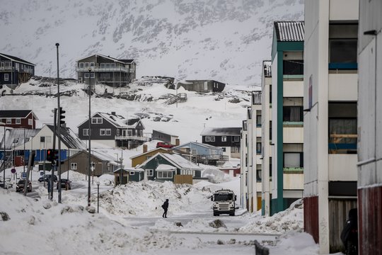 Grenlandijos siekiantis D. Trumpas pašiepė Daniją: „Dėl saugumo pridėjo dar vienas šunų roges“