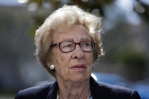 Mirė Holokaustą išgyvenusi Anne Frank įseserė Eva Schloss