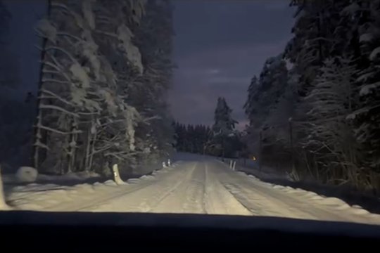 Tikra žiemos pasaka: gyventojai neslepia – sniegą kasa valandų valandas