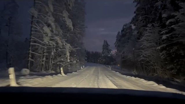 Tikra žiemos pasaka: gyventojai neslepia – sniegą kasa valandų valandas