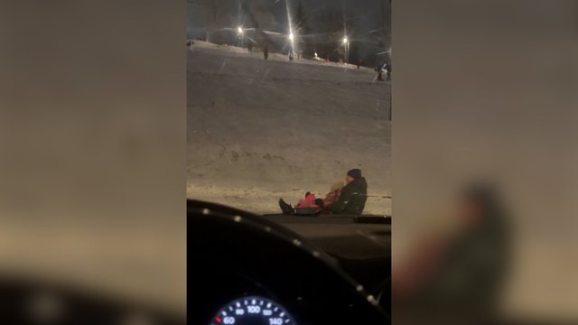 Stebisi tokiu neatsakingu žmonių elgesiu: čiuožinėdami nuo kalno vengė saugumo principų