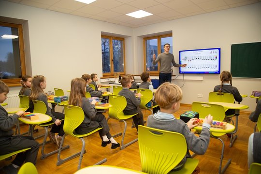 Sostinėje duris atvėrė nauja mokykla