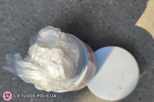 Bute Ukmergėje rasta apie 80 gramų į narkotikus panašių medžiagų