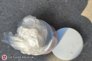 Bute Ukmergėje rasta apie 80 gramų į narkotikus panašių medžiagų