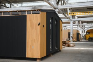 Bankrutuoja modulinius namus stačiusi įmonė: kalbama apie neišmokėtas algas