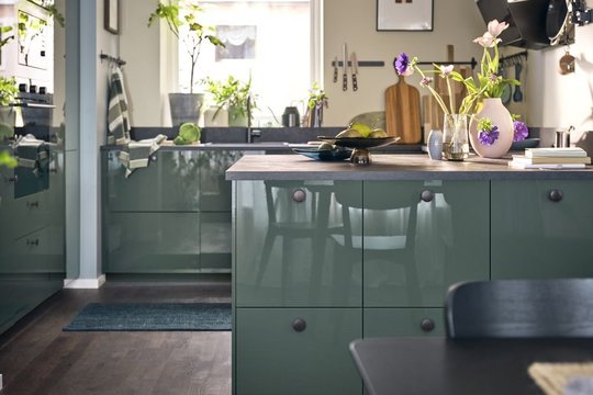 Namų interjero tendencijos 2026-aisiais: daugiau spalvų, charakterio ir žaismingumo