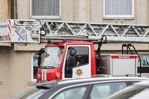 Šiauliuose ir Panevėžyje kilo gaisrai daugiabučiuose: degė indaplovė ir gartraukis