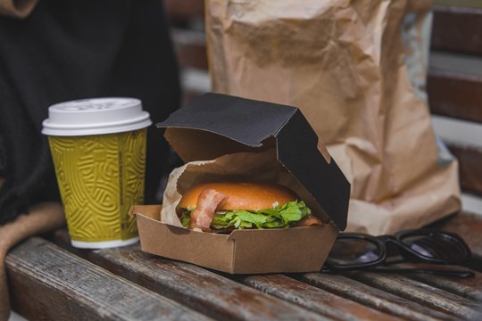 Vienoje šalių nebeliks kai kurių maisto produktų reklamos: tam yra viena svarbi priežastis